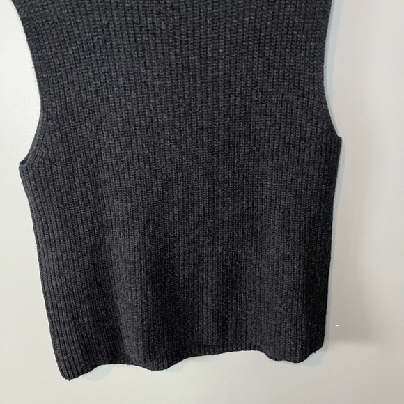 Vince | Cashmere Wool V-Neck Collared Sweater Vest - Picture 7 of 11